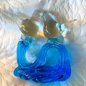Glass love birds kissing